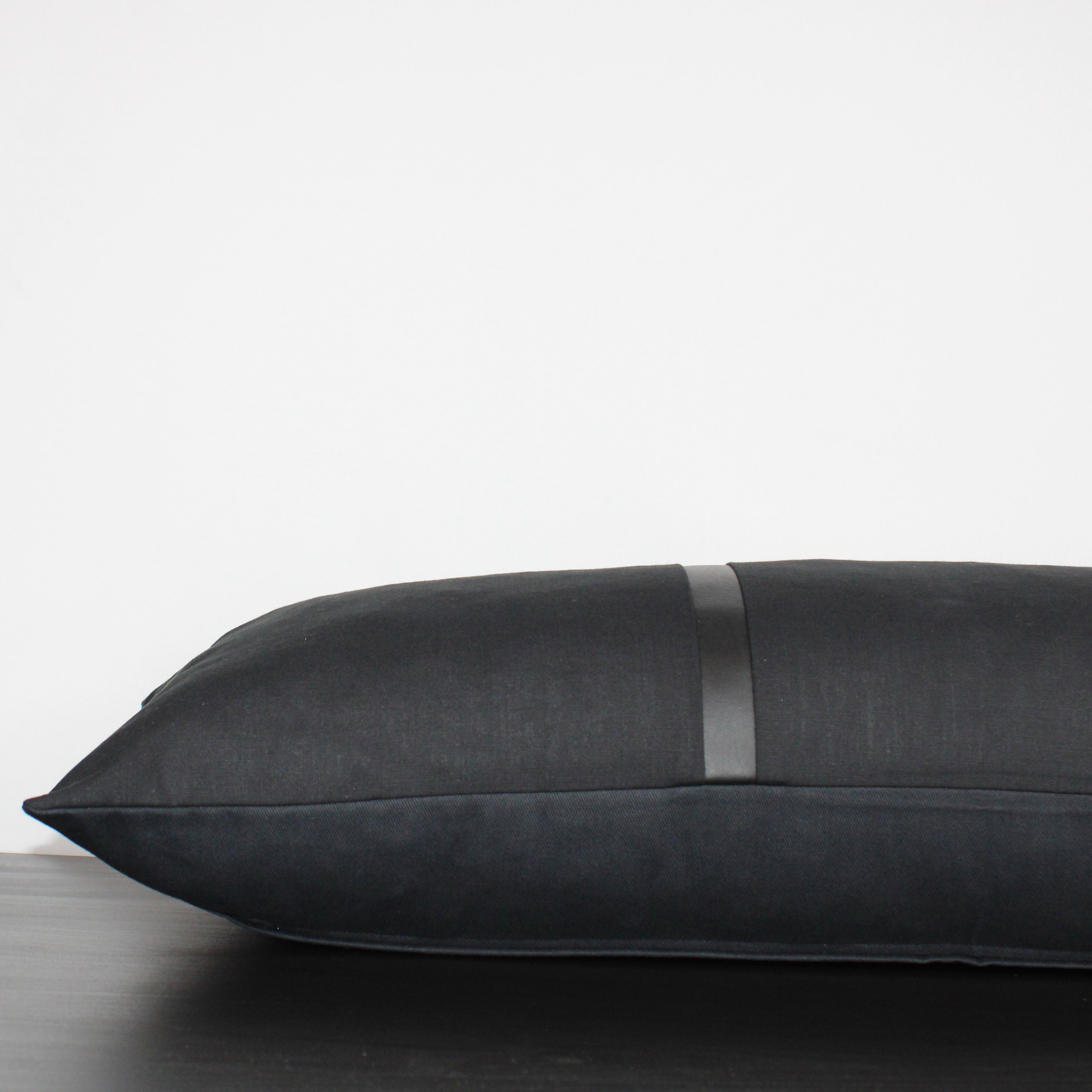 Opal All In black Linen